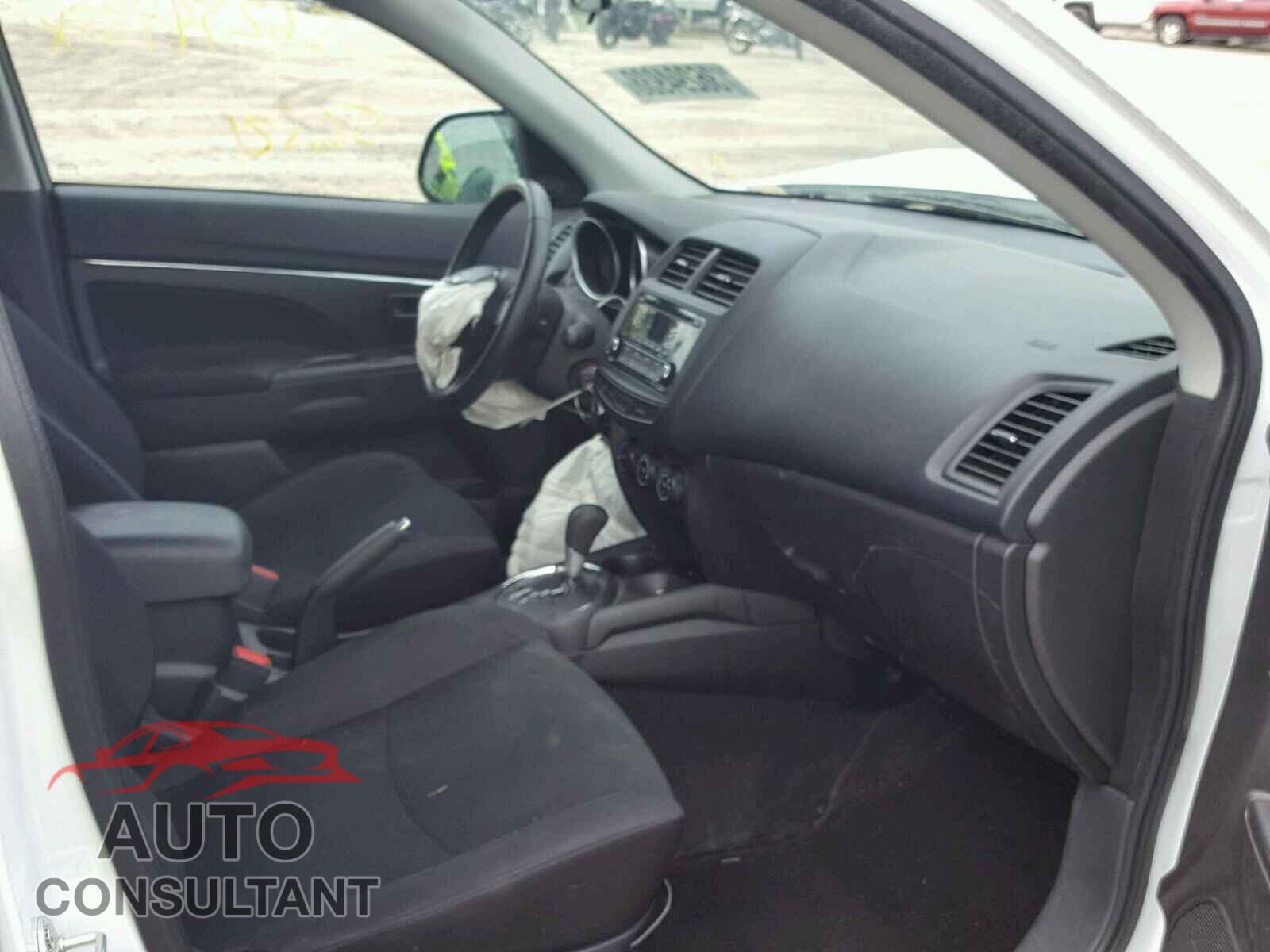 MITSUBISHI OUTLANDER 2015 - 4A4AR3AU7FE033496
