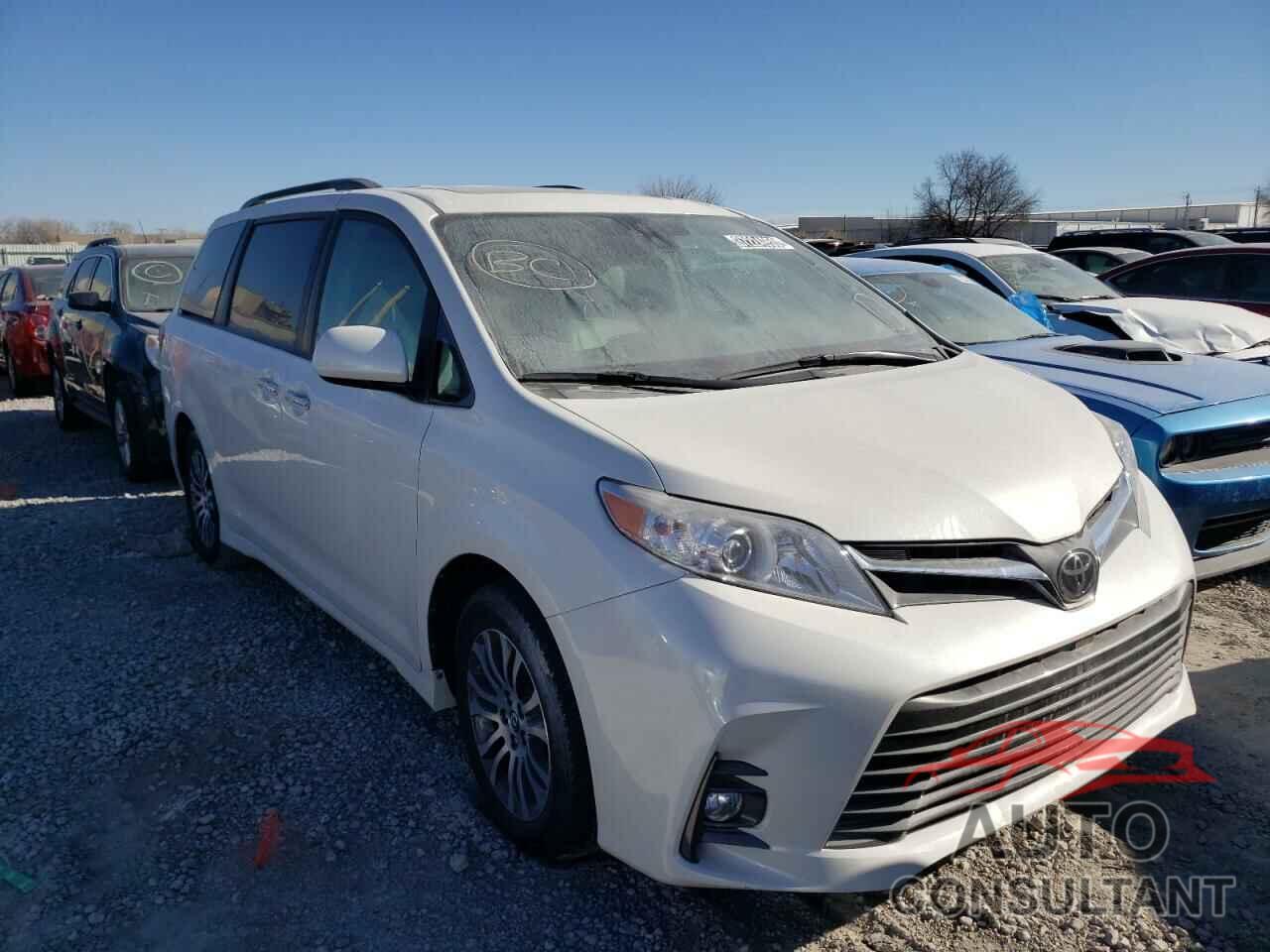 TOYOTA SIENNA 2018 - 5TDYZ3DC9JS925678