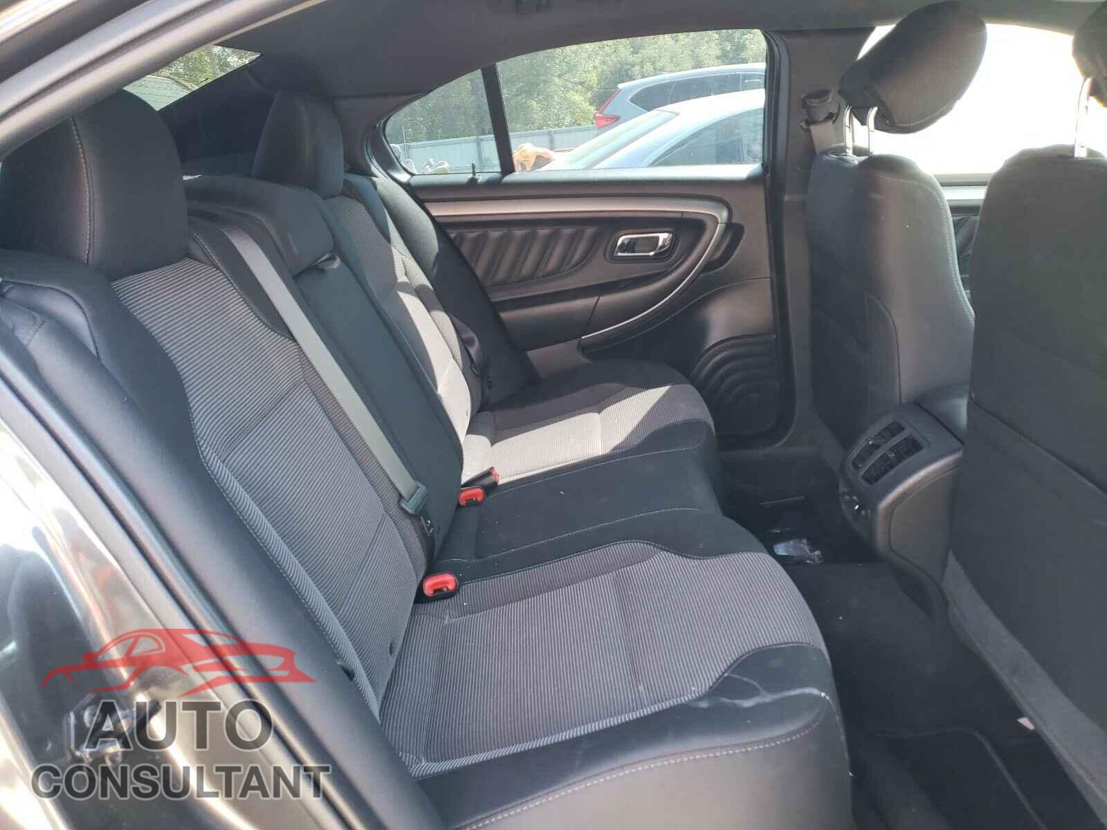FORD TAURUS 2019 - 1FAHP2E82KG110041