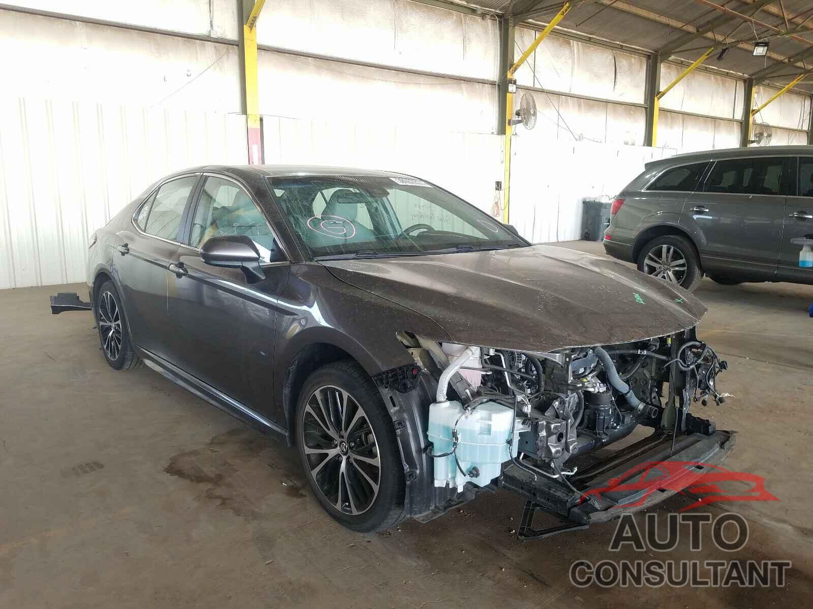 TOYOTA CAMRY 2018 - 4T1B11HK6JU034600