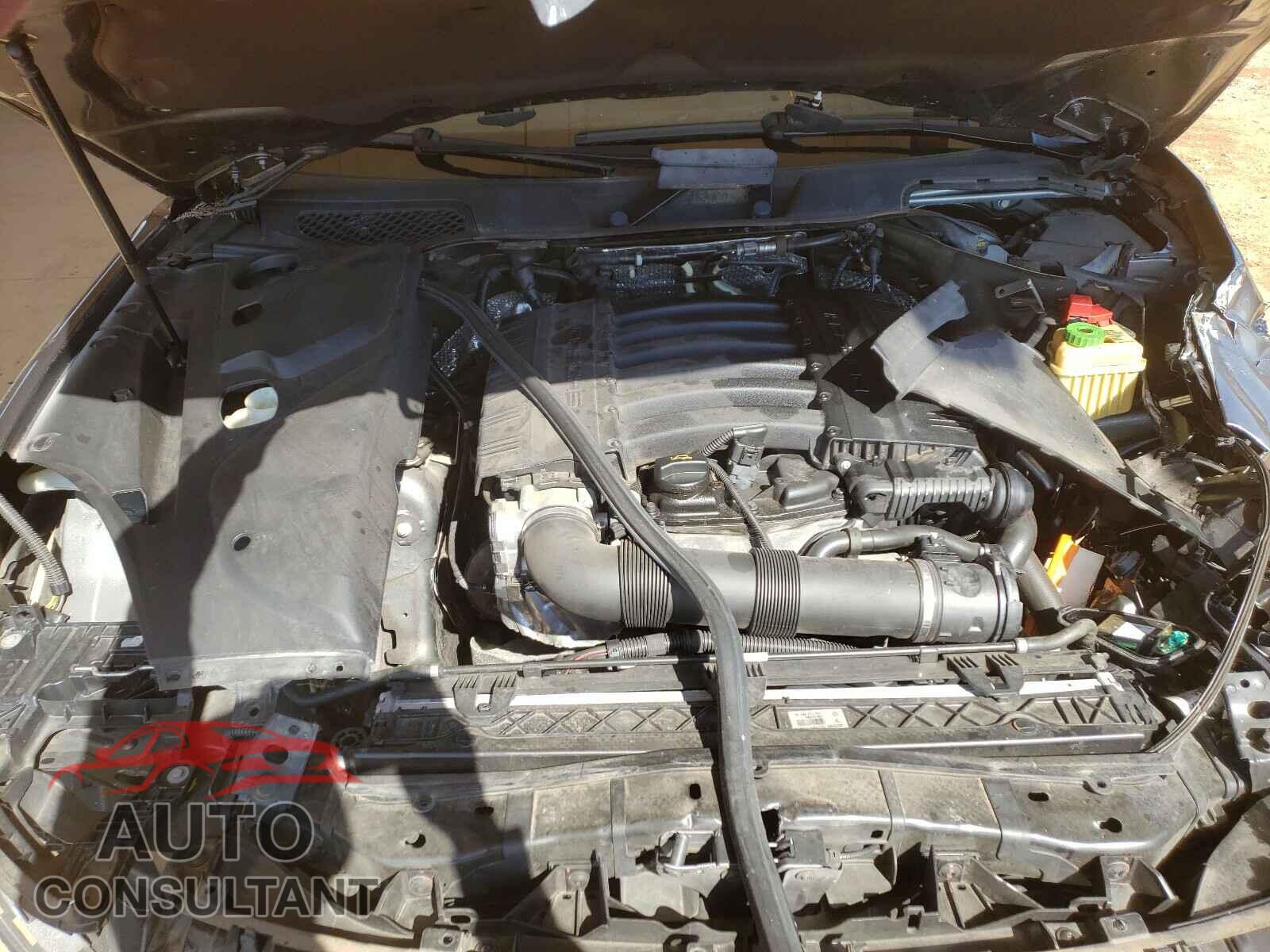 PORSCHE CAYENNE 2016 - WP1AA2A22GKA15321