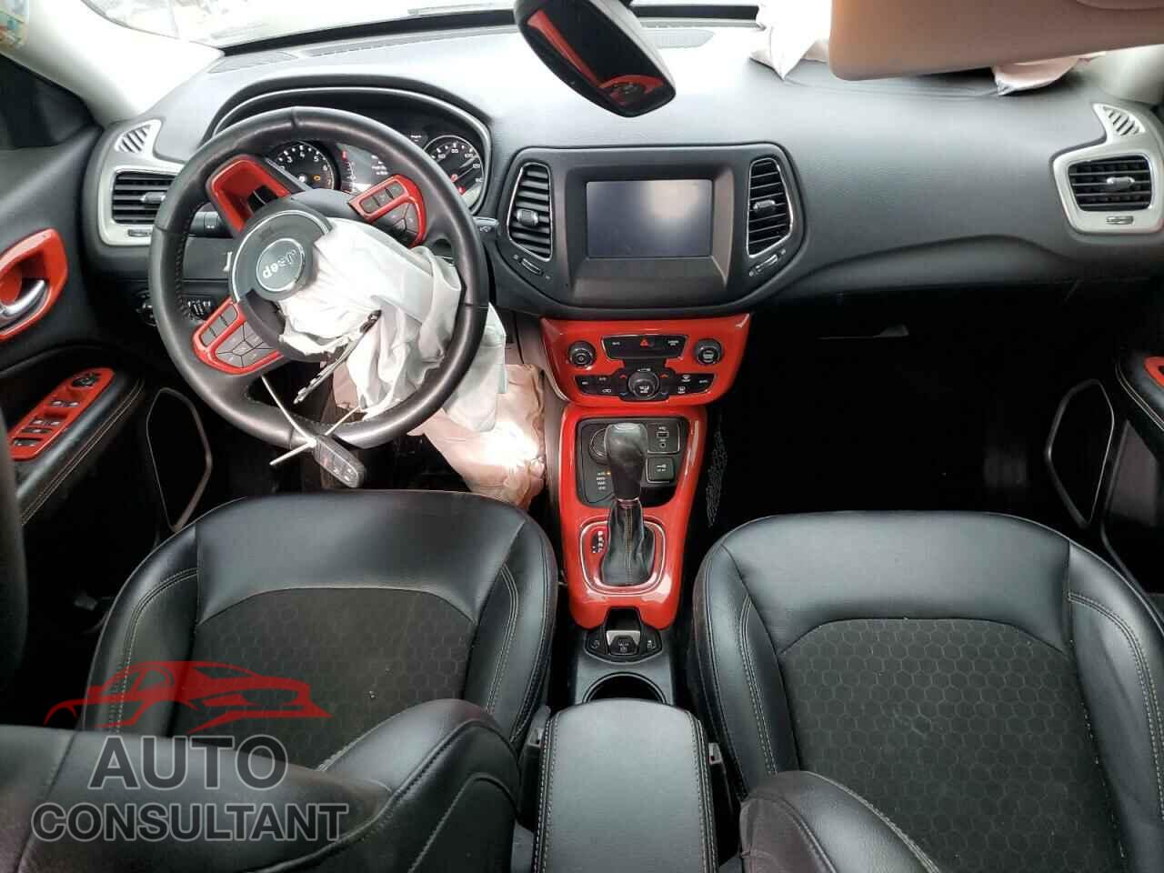 JEEP COMPASS 2018 - 3C4NJDBB1JT239330