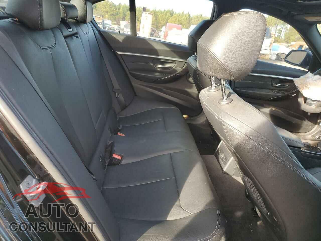 BMW 3 SERIES 2016 - WBA8E3G51GNU05009