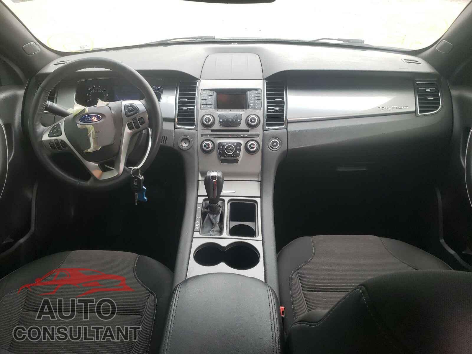 FORD TAURUS 2018 - 1FAHP2E84JG124926