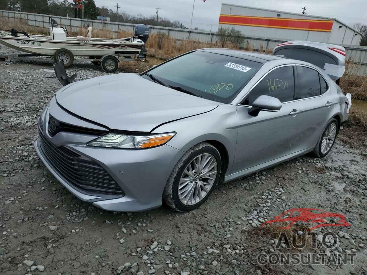 TOYOTA CAMRY 2018 - 4T1B11HK3JU034165