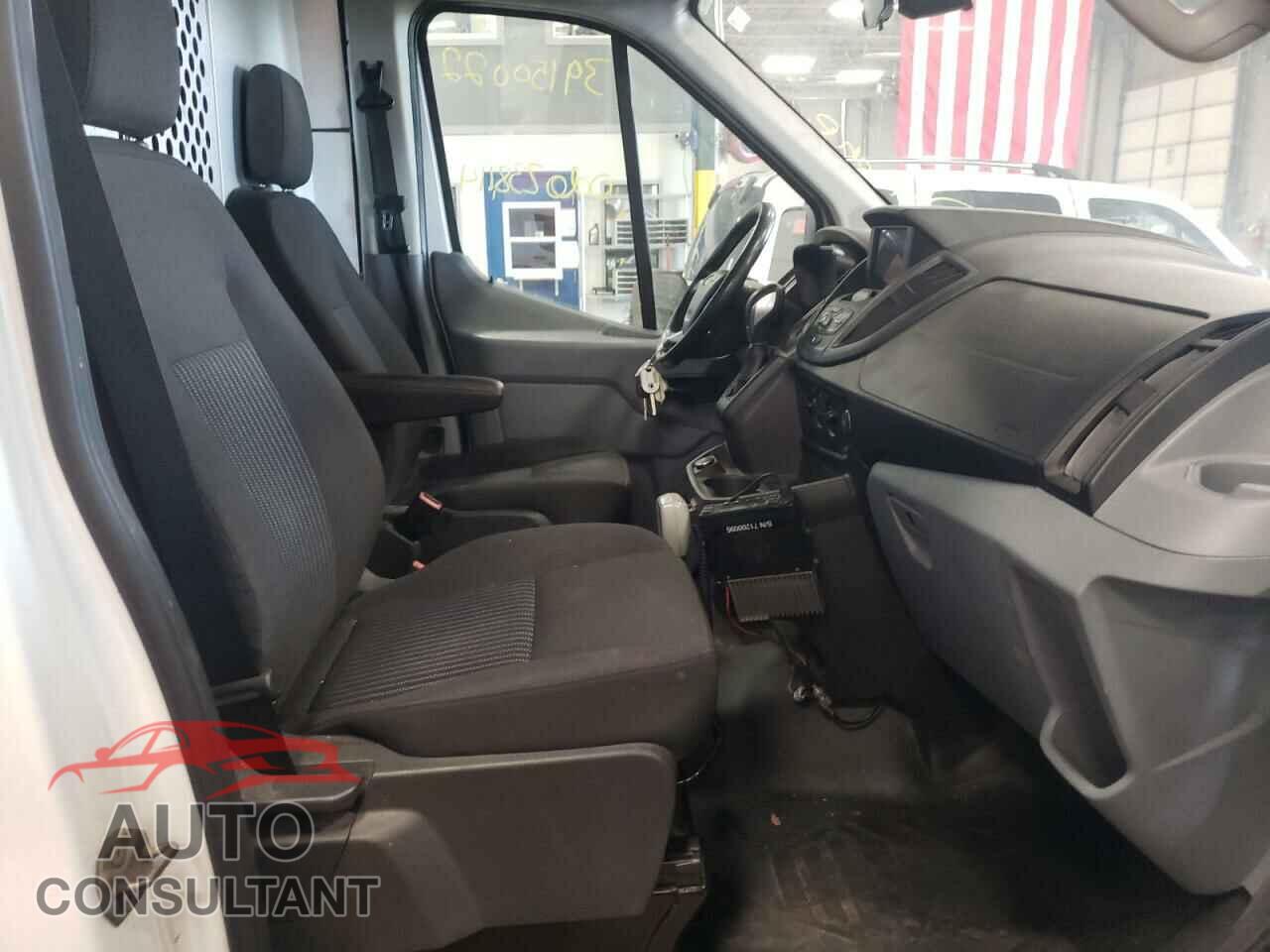 FORD TRANSIT CO 2018 - 1FTYR2XM3JKA26496