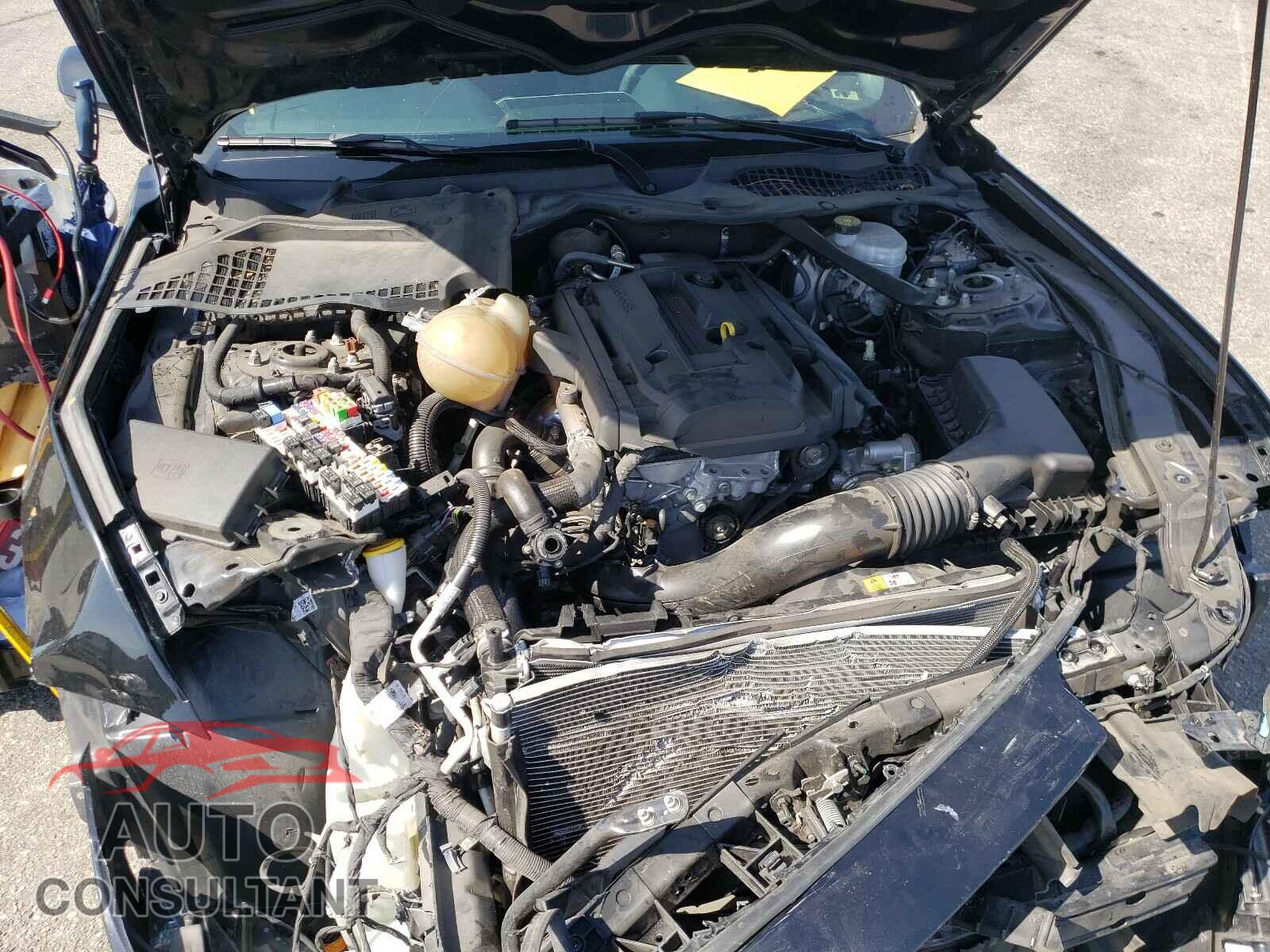 FORD MUSTANG 2018 - 1FATP8UH3J5142845