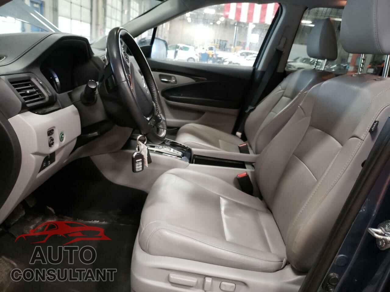 HONDA PILOT 2017 - 5FNYF6H05HB079879