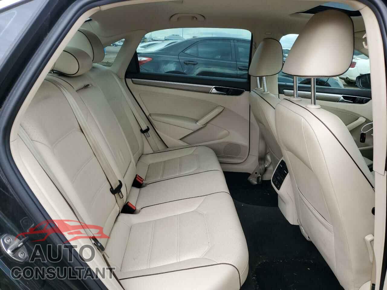 VOLKSWAGEN PASSAT 2017 - 1VWGT7A32HC024444