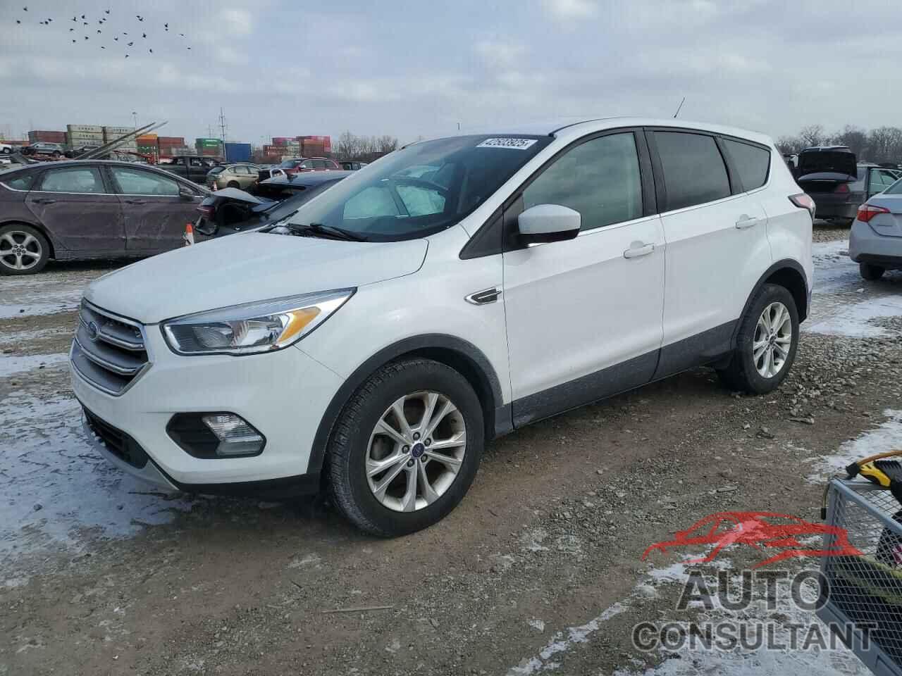 FORD ESCAPE 2017 - 1FMCU0GD5HUC04335