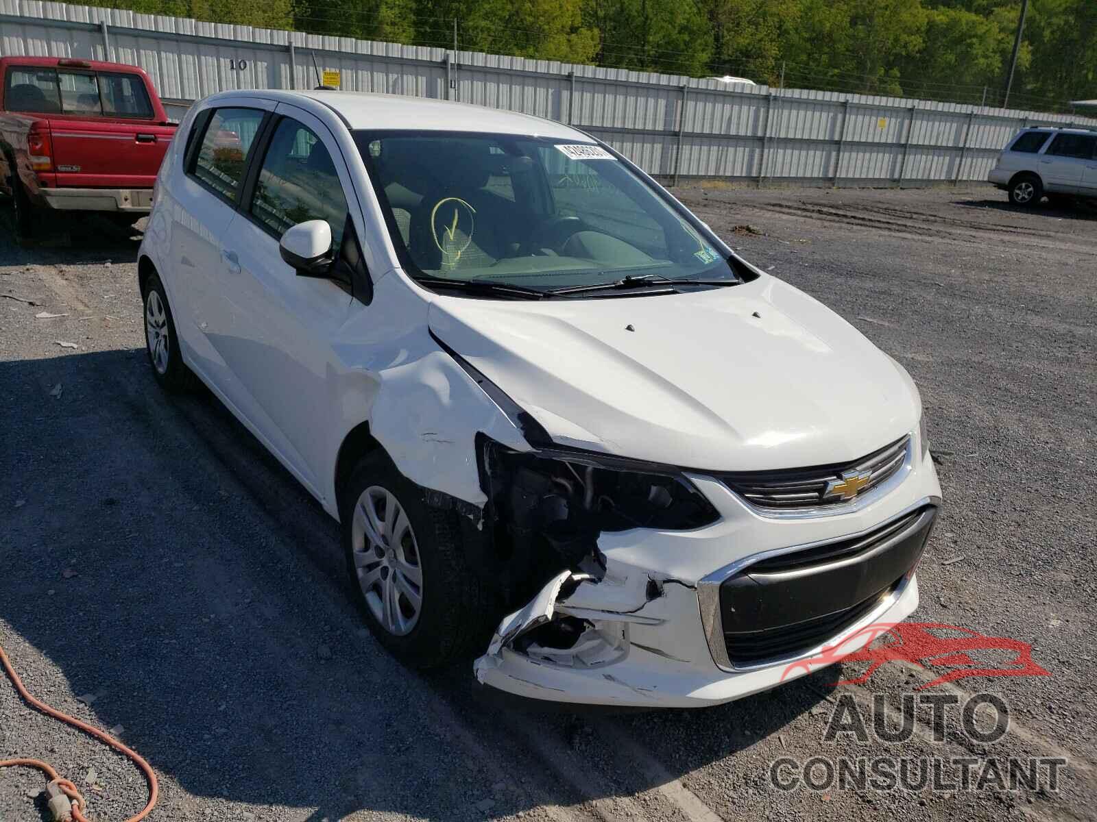 CHEVROLET SONIC 2018 - 1G1JG6SG1J4125377