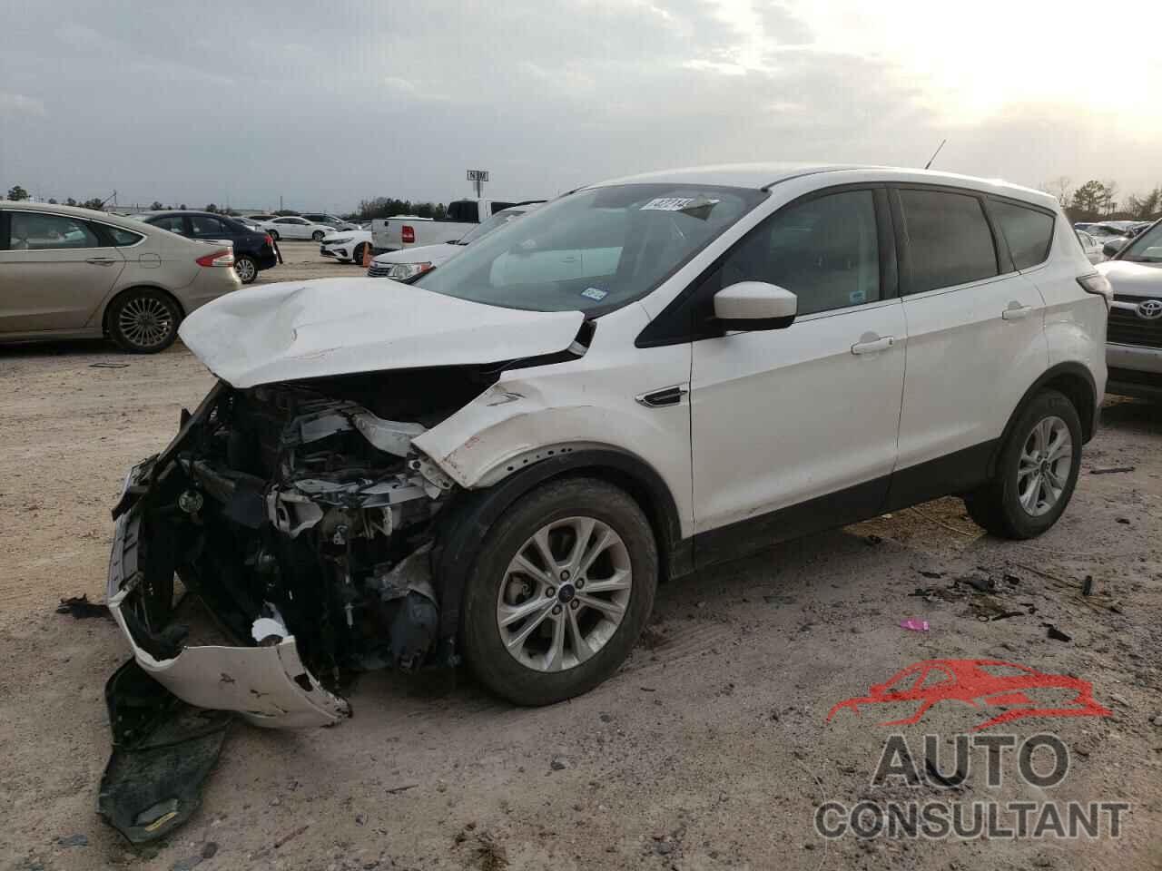 FORD ESCAPE 2017 - 1FMCU0G9XHUB02427