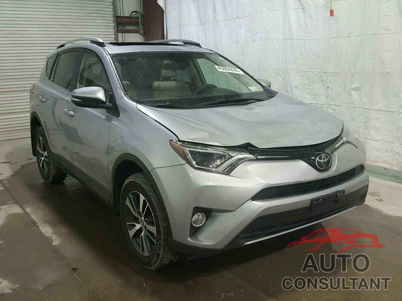 TOYOTA RAV4 XLE 2017 - 2T3RFREV8HW633240