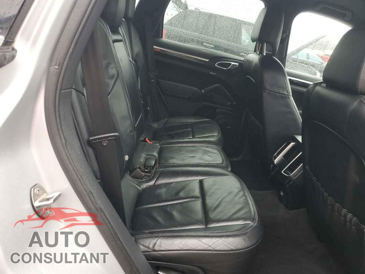 PORSCHE CAYENNE 2011 - WP1AB2A20BLA56000