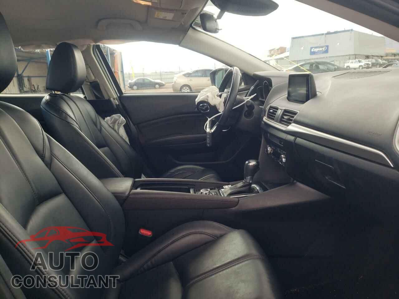 MAZDA 3 2018 - 3MZBN1V3XJM201628