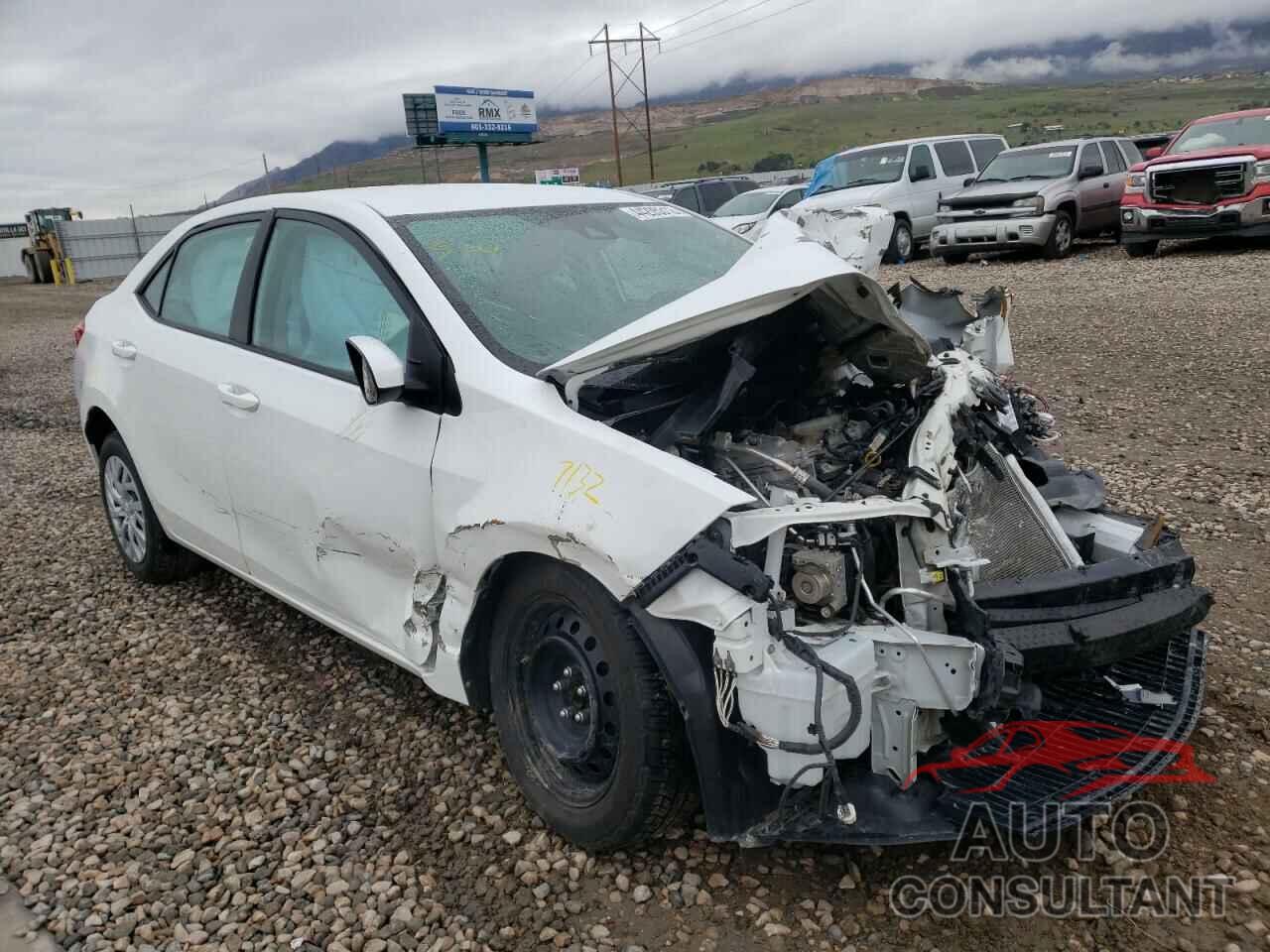 TOYOTA COROLLA 2018 - 5YFBURHE2JP740349
