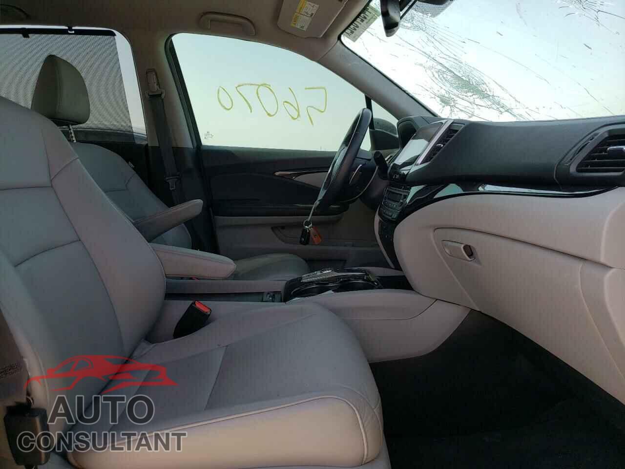 HONDA PILOT 2017 - 5FNYF5H94HB019441
