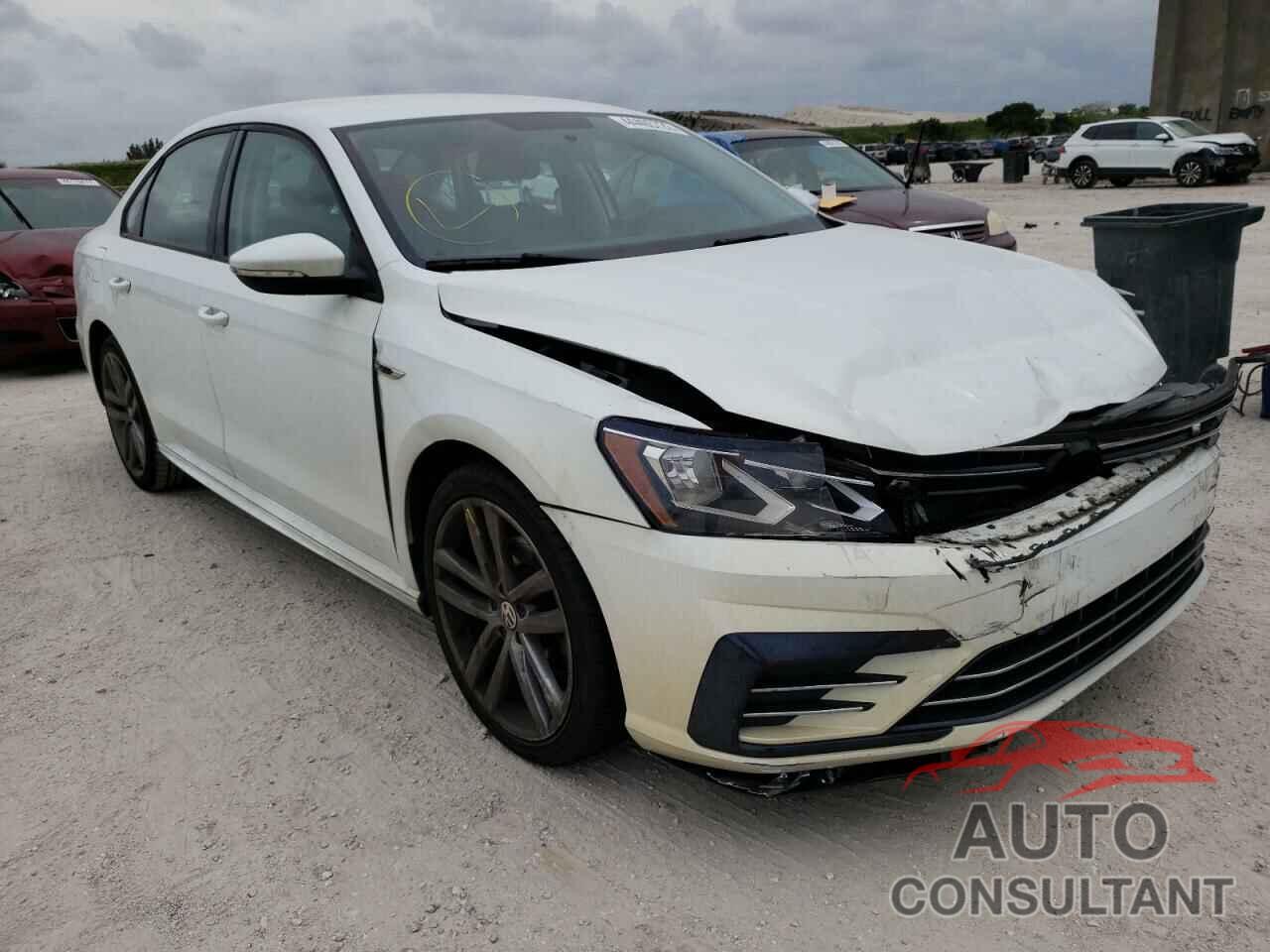 VOLKSWAGEN PASSAT 2018 - 1VWAA7A30JC027411