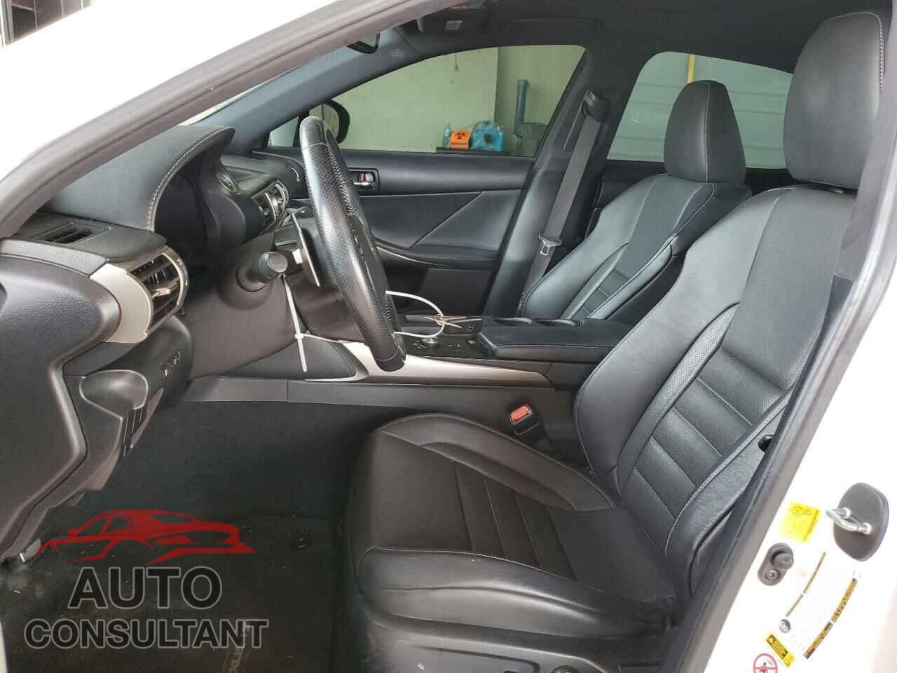 LEXUS IS 2015 - JTHBF1D23F5082843
