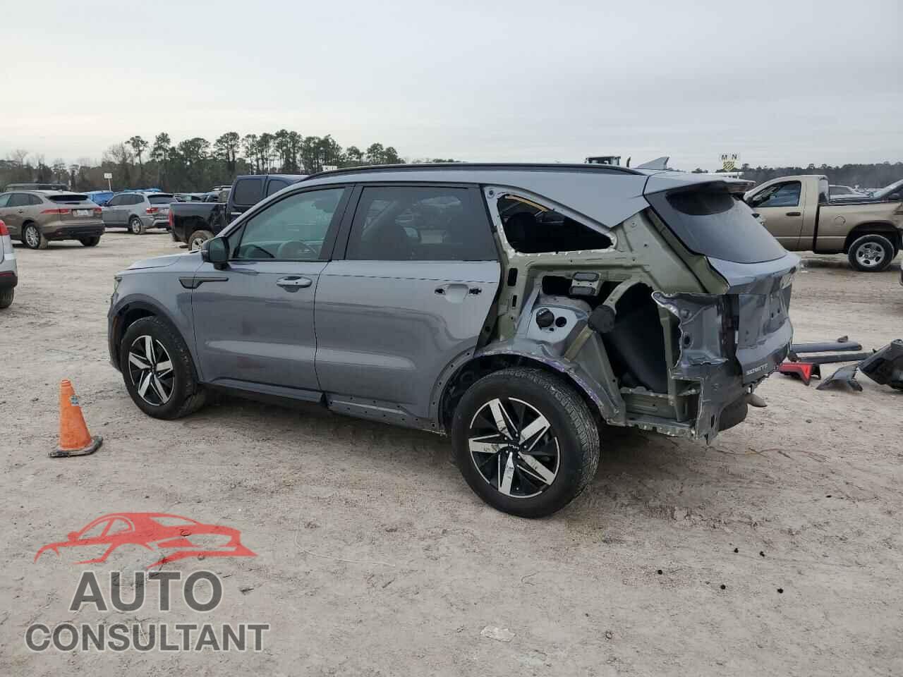 KIA SORENTO 2023 - 5XYRL4LC4PG181815