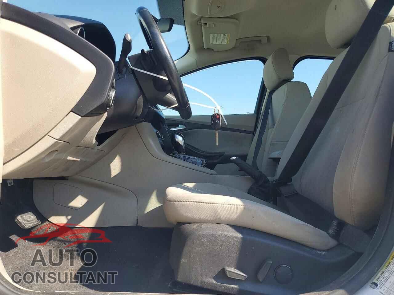 FORD FOCUS 2015 - 1FADP3F29FL334757