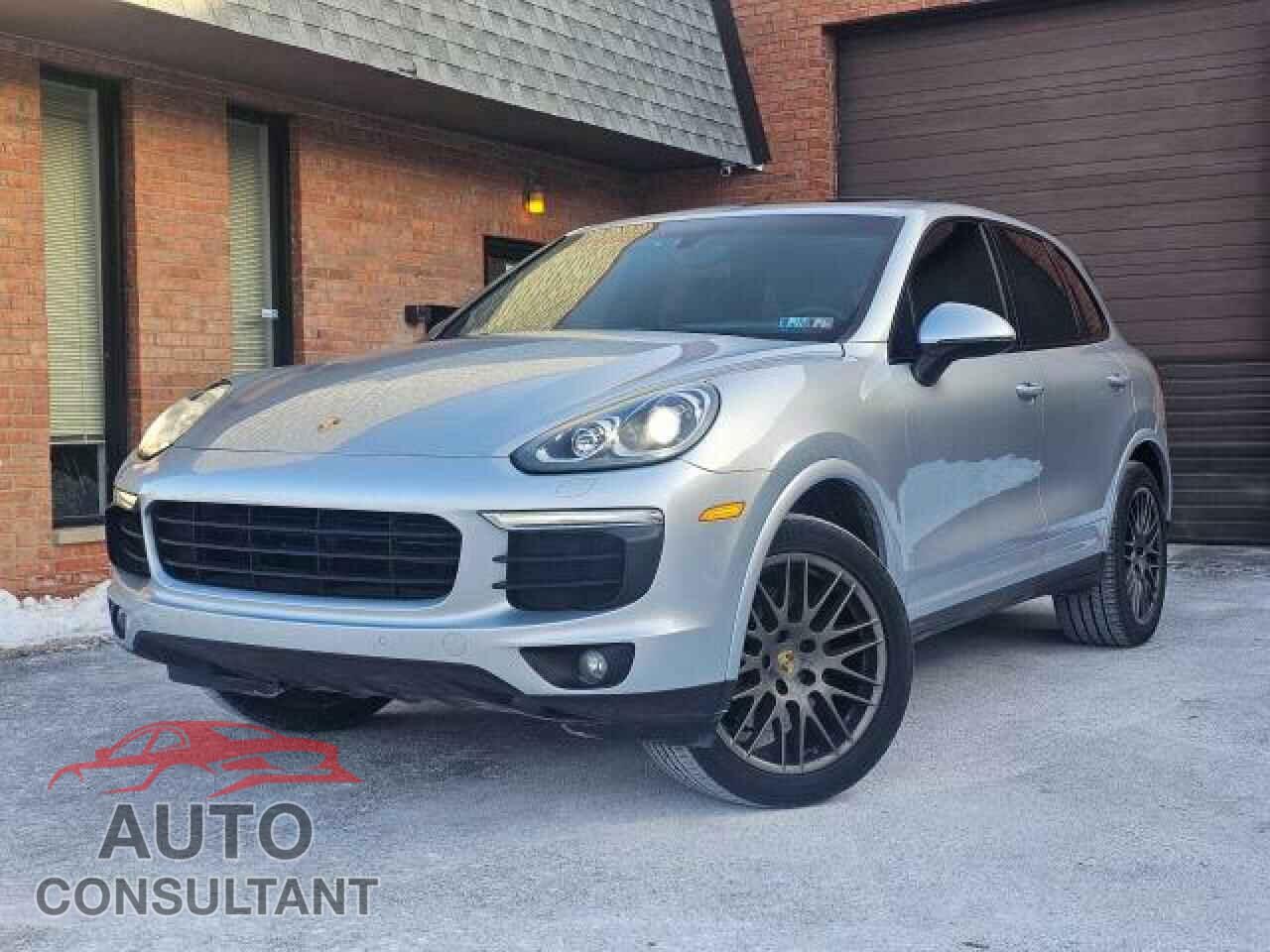 PORSCHE CAYENNE 2017 - WP1AA2A23HKA84570