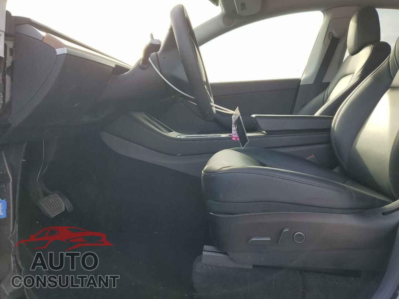 TESLA MODEL Y 2021 - 5YJYGDEEXMF244899