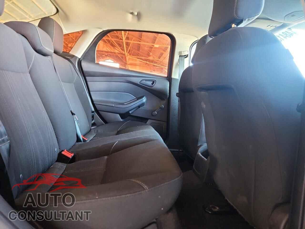 FORD FOCUS 2016 - 1FADP3E22GL282505