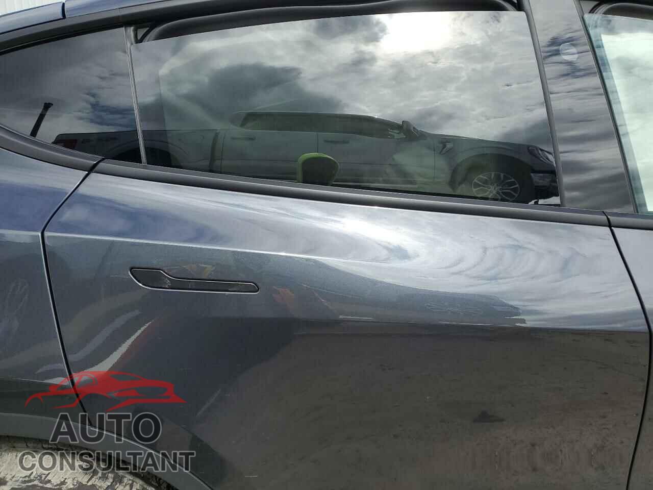 TESLA MODEL Y 2024 - 7SAYGDEE8RF990536