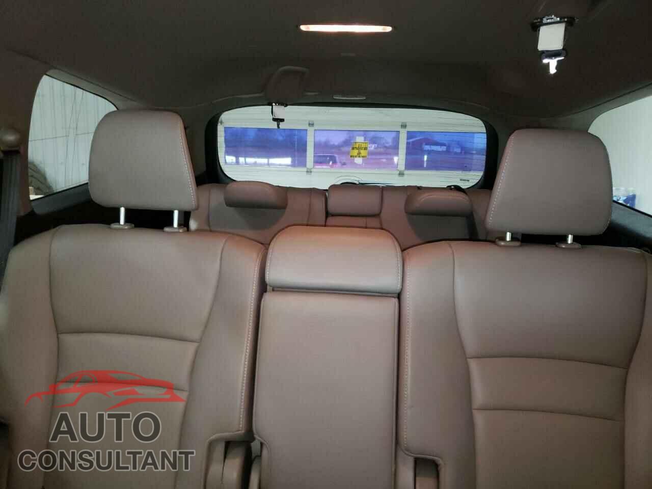 HONDA PILOT 2017 - 5FNYF6H51HB098571