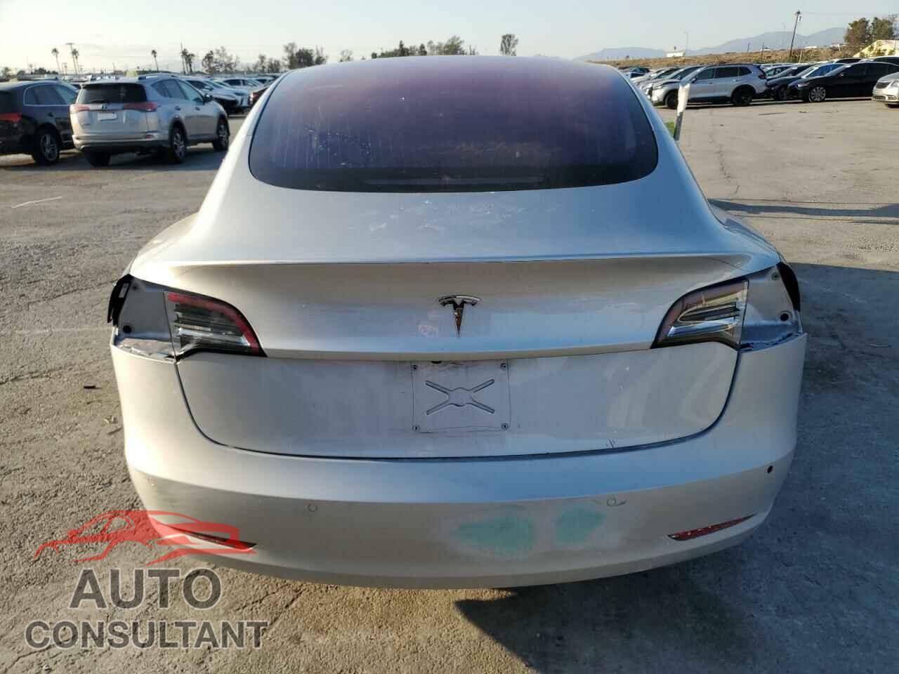 TESLA MODEL 3 2017 - 5YJ3E1EAXHF000686