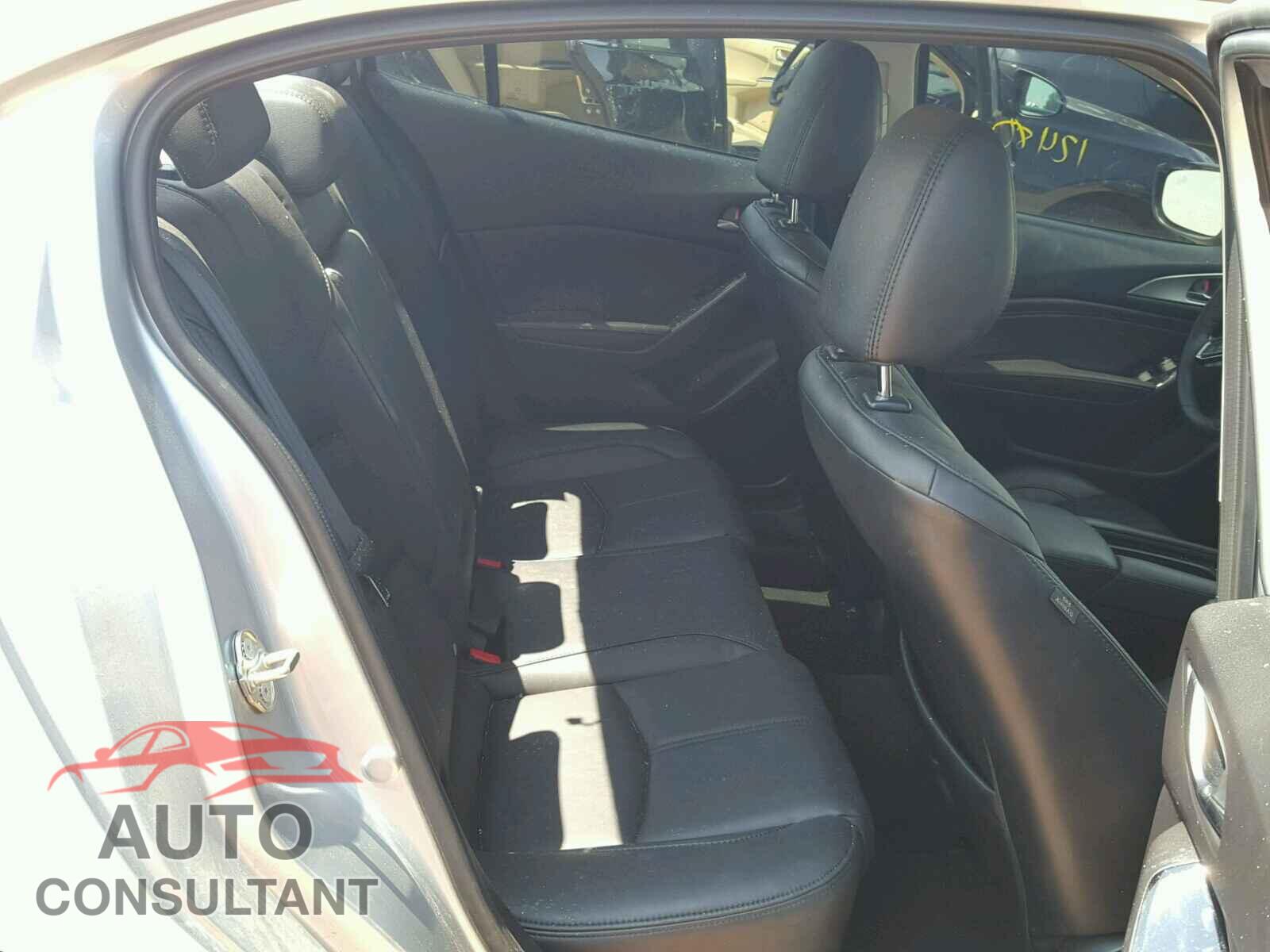 MAZDA 3 2018 - 3MZBN1V34JM174555