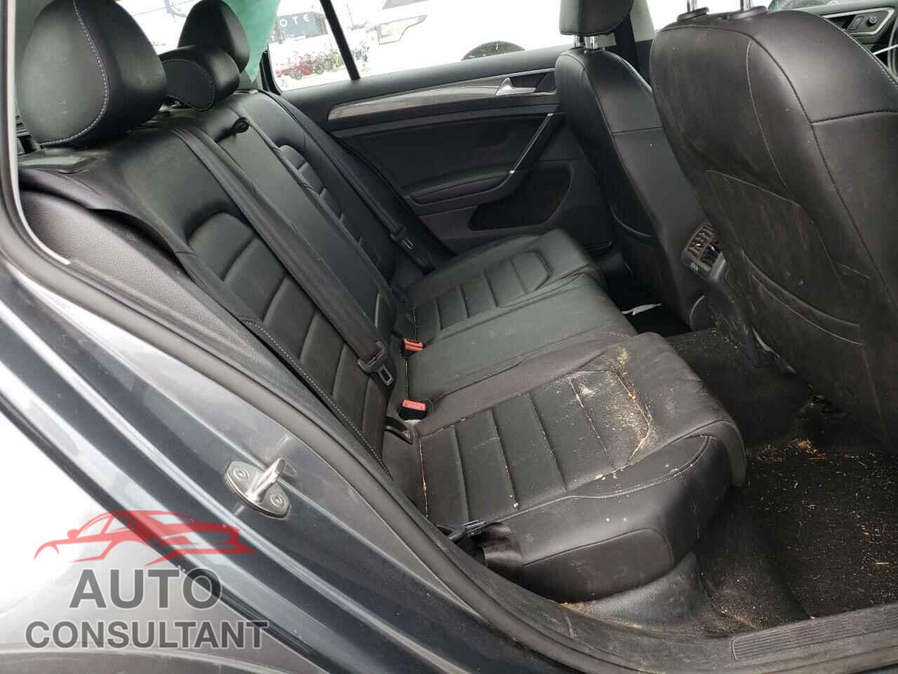 VOLKSWAGEN GOLF 2018 - 3VWH17AU7JM762005