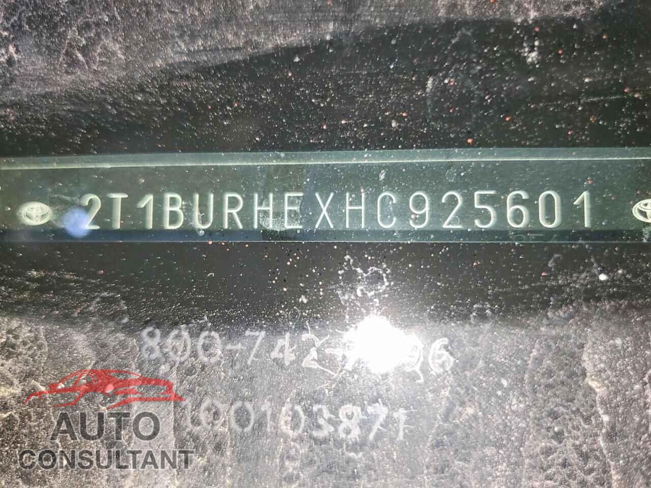 TOYOTA COROLLA 2017 - 2T1BURHEXHC925601
