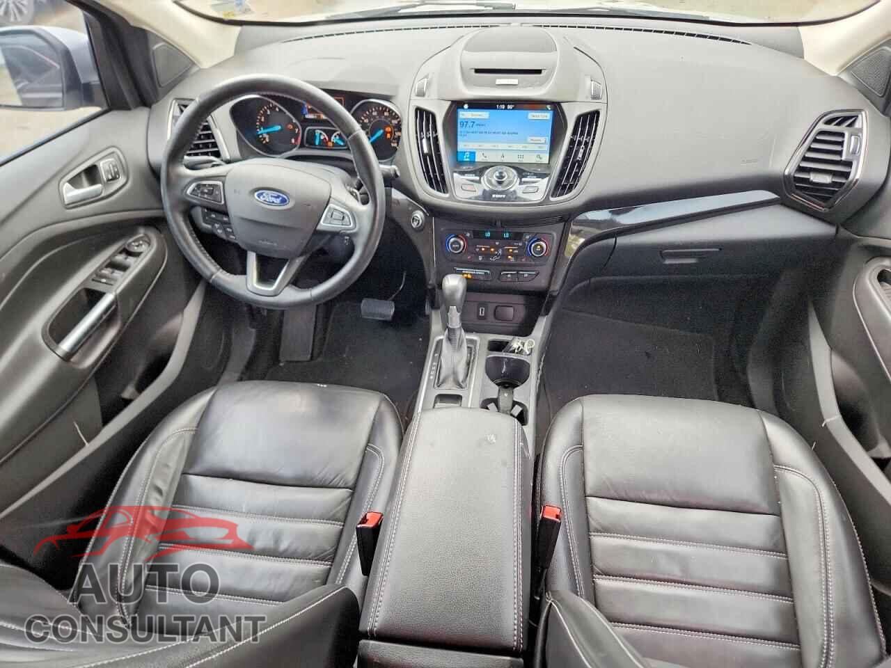 FORD ESCAPE 2017 - 1FMCU0JD0HUC95054