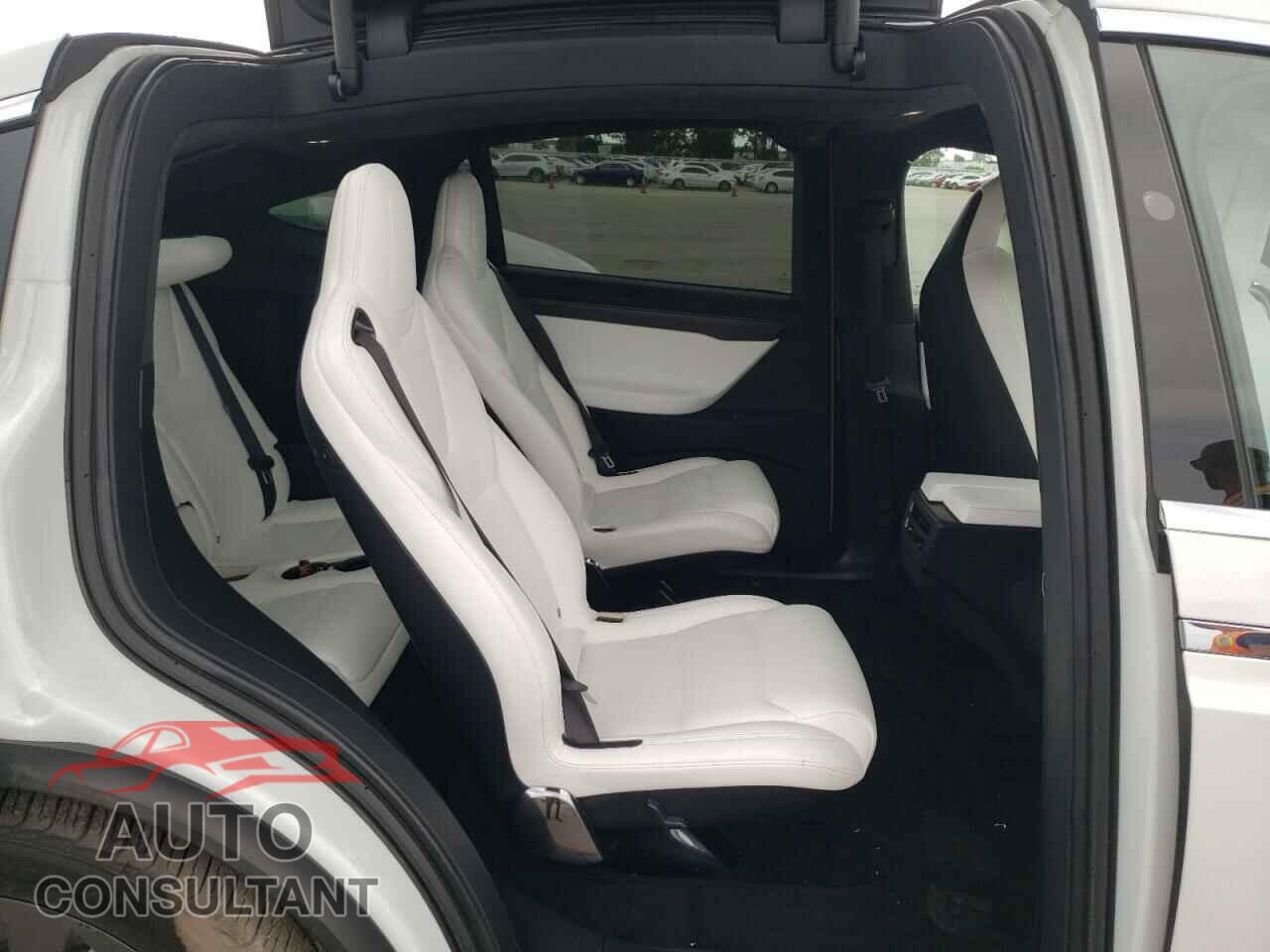 TESLA MODEL X 2018 - 5YJXCBE21JF099992