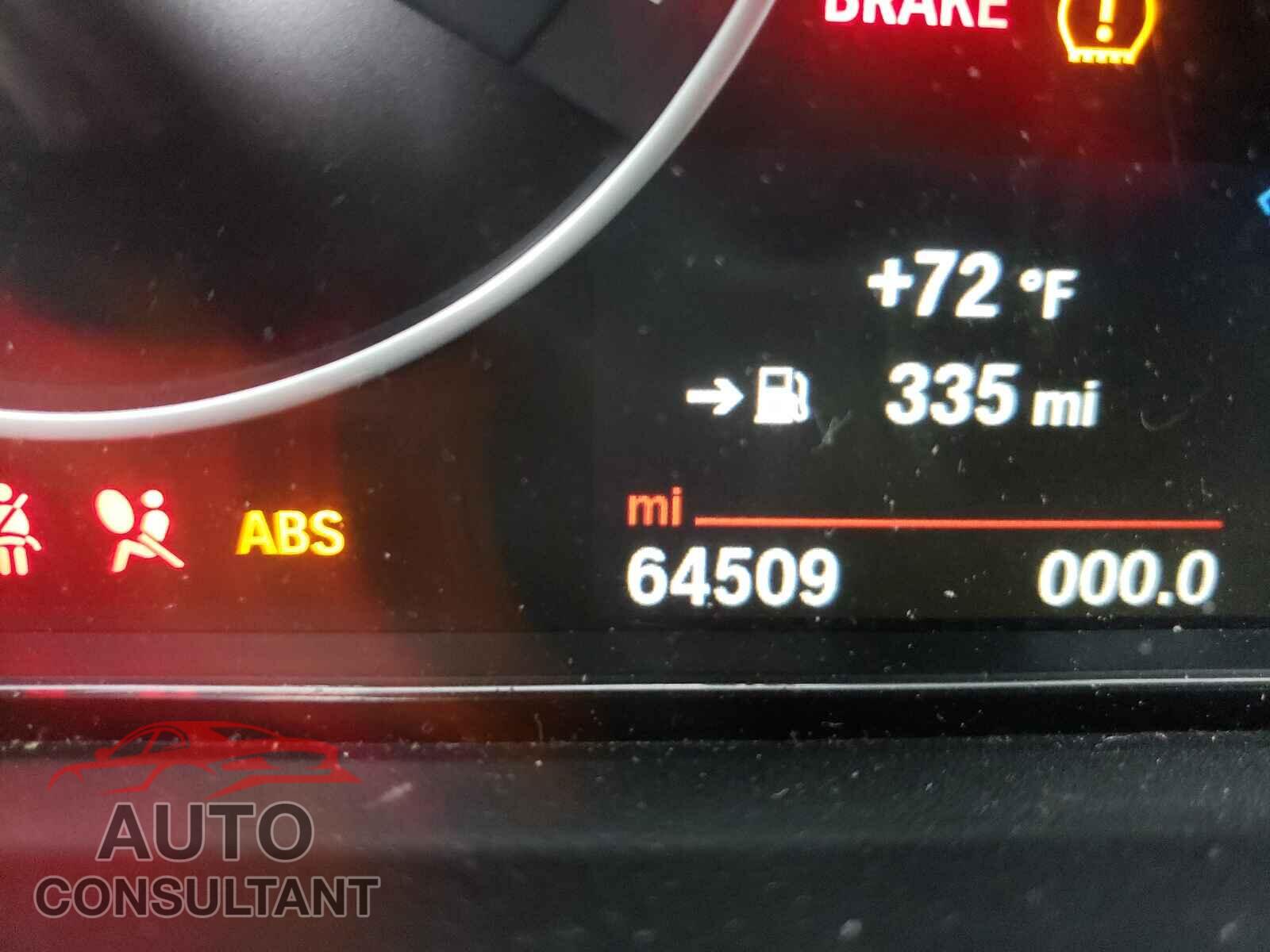 BMW 3 SERIES 2016 - WBA8E3G51GNU02384