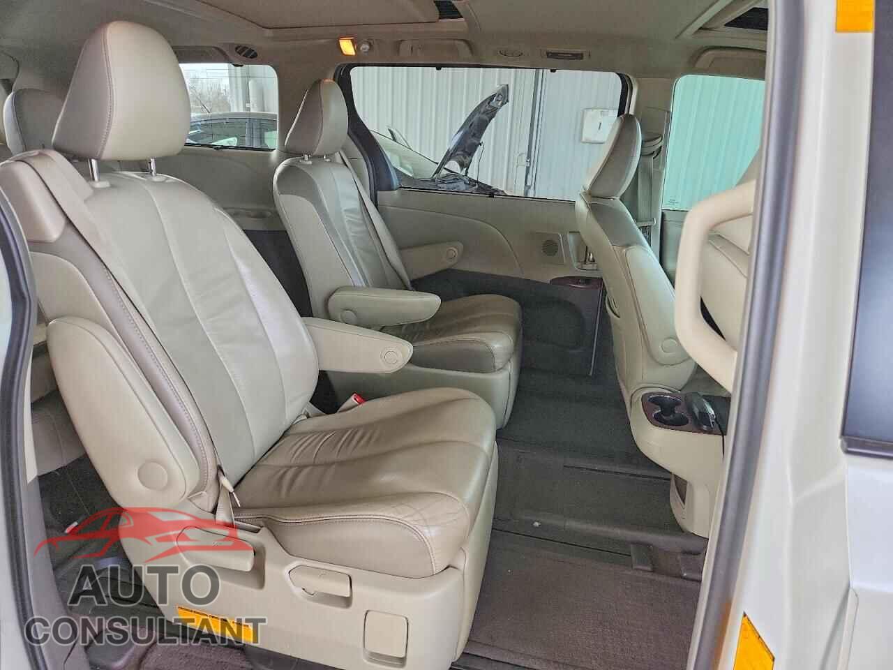 TOYOTA SIENNA 2013 - 5TDYK3DC8DS372191