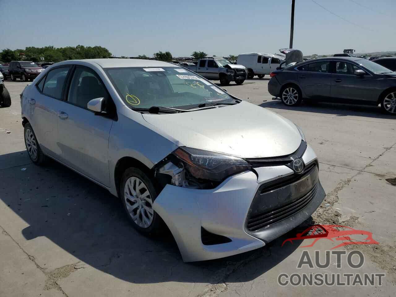 TOYOTA COROLLA 2018 - 5YFBURHE2JP821853