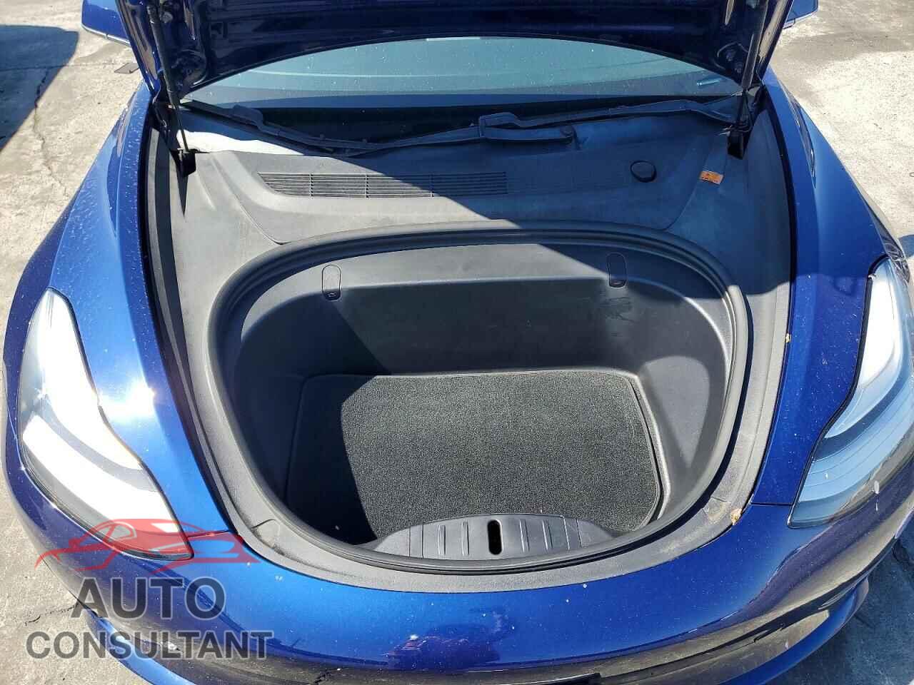 TESLA MODEL 3 2018 - 5YJ3E1EB2JF120402