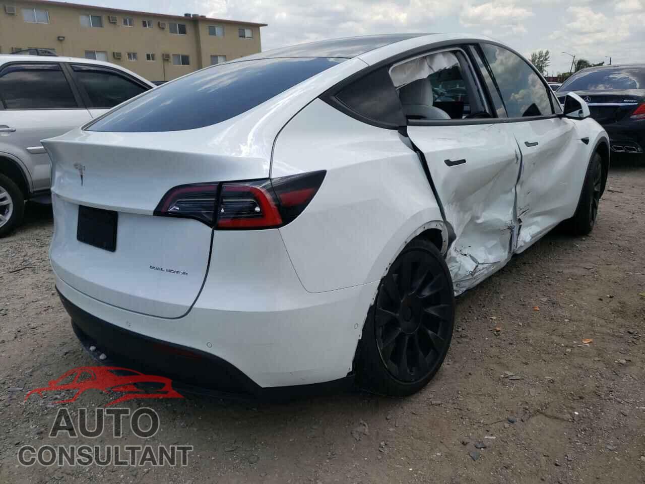 TESLA MODEL Y 2021 - 5YJYGDEEXMF081039