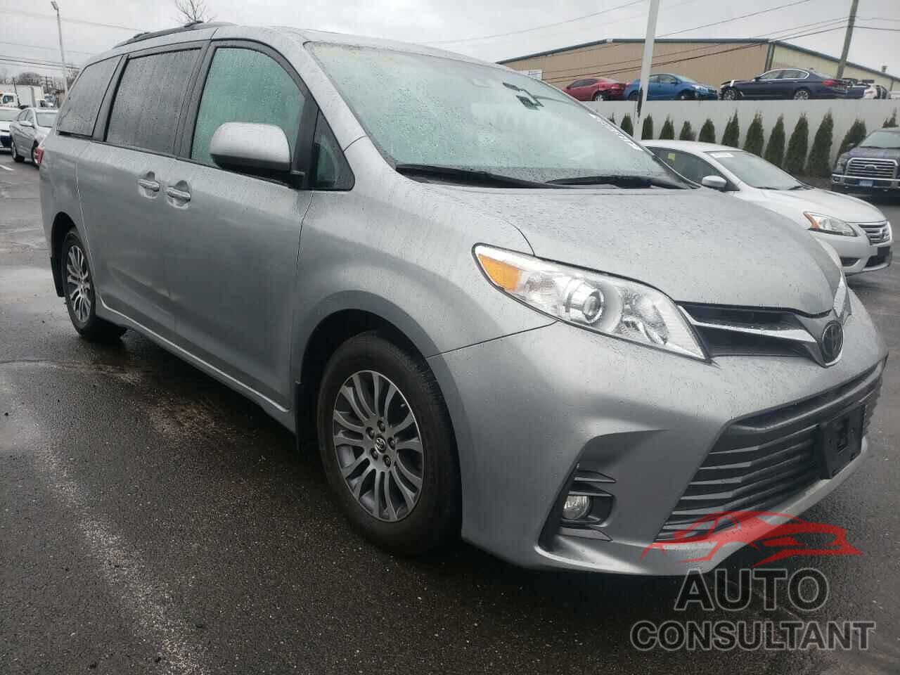 TOYOTA SIENNA 2018 - 5TDYZ3DC6JS948237