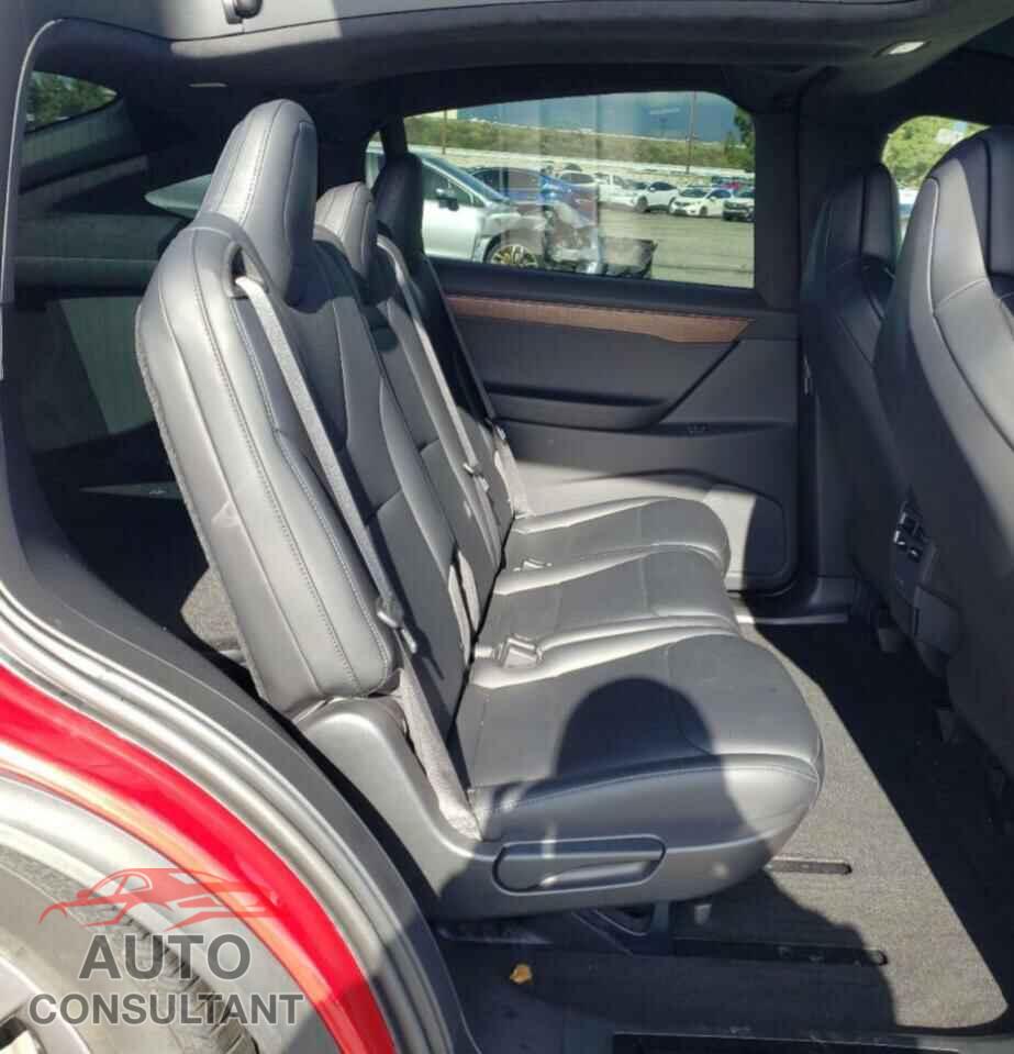 TESLA MODEL X 2018 - 5YJXCAE29JF117875