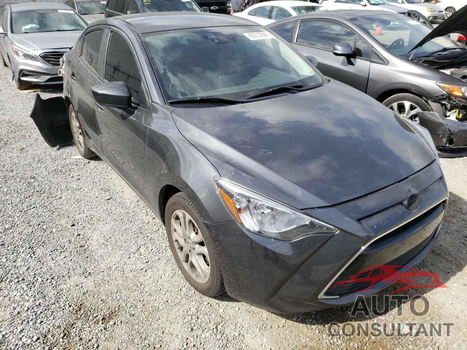 TOYOTA YARIS 2017 - 3MYDLBYV1HY161657