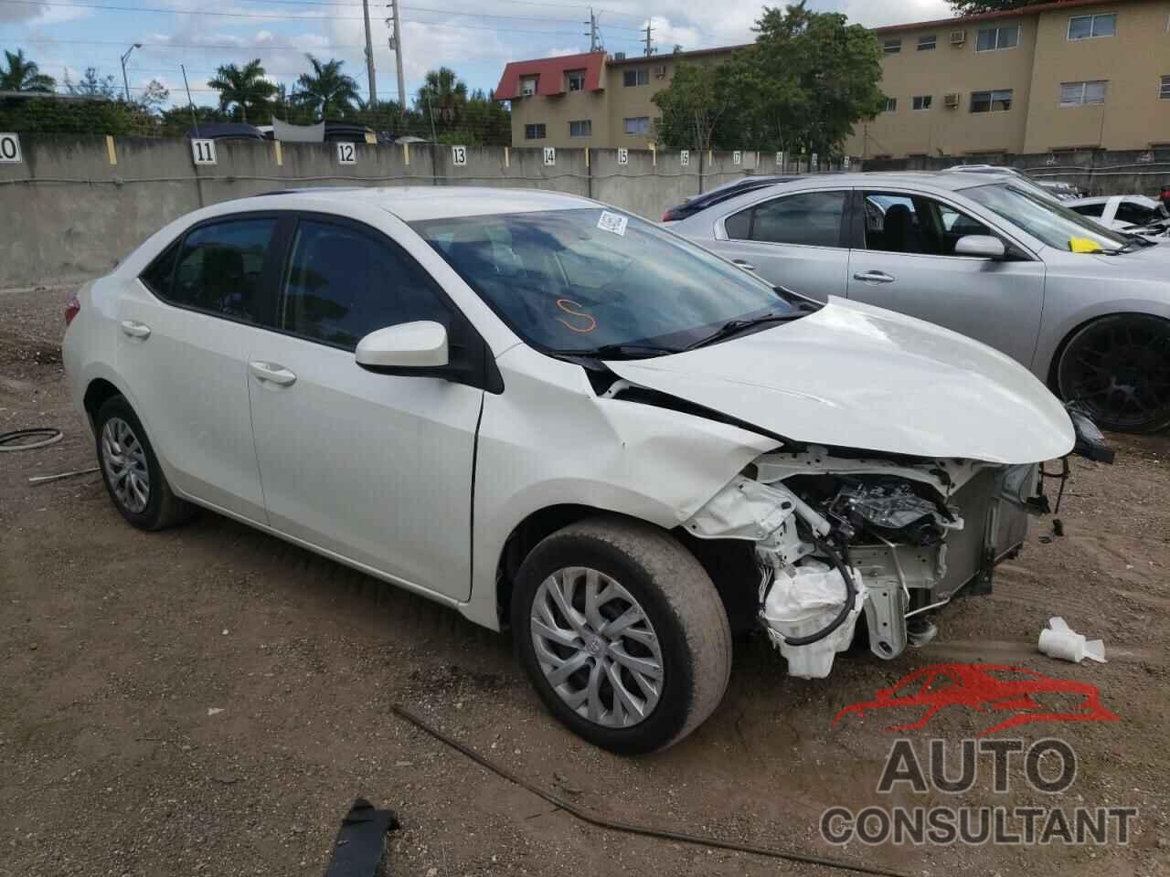 TOYOTA COROLLA 2018 - 5YFBURHE3JP811395