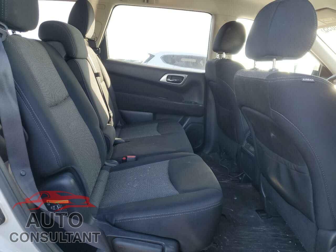 NISSAN PATHFINDER 2017 - 5N1DR2MM7HC667749