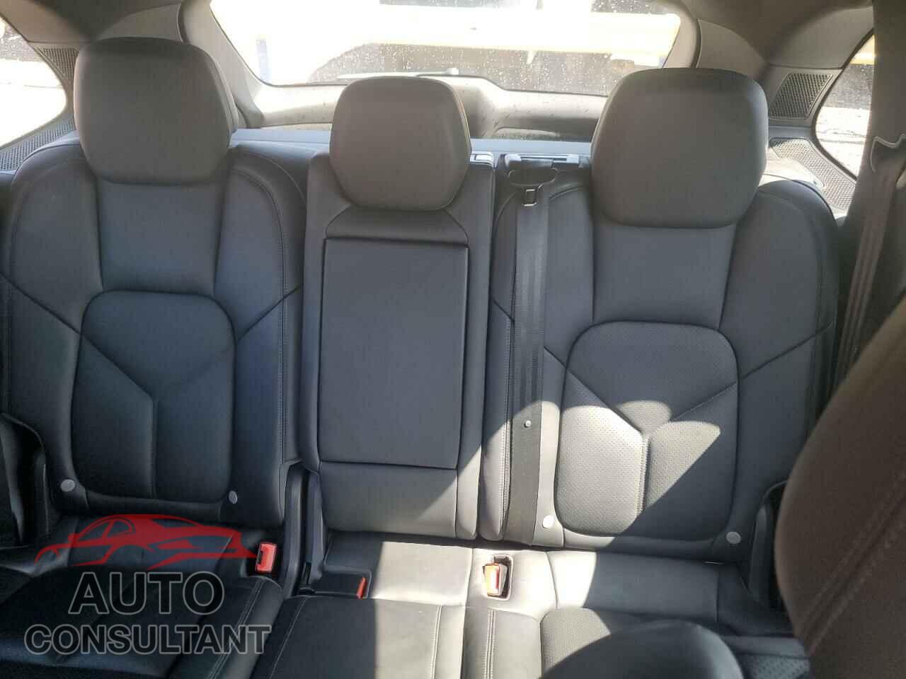 PORSCHE CAYENNE 2016 - WP1AA2A2XGKA12747