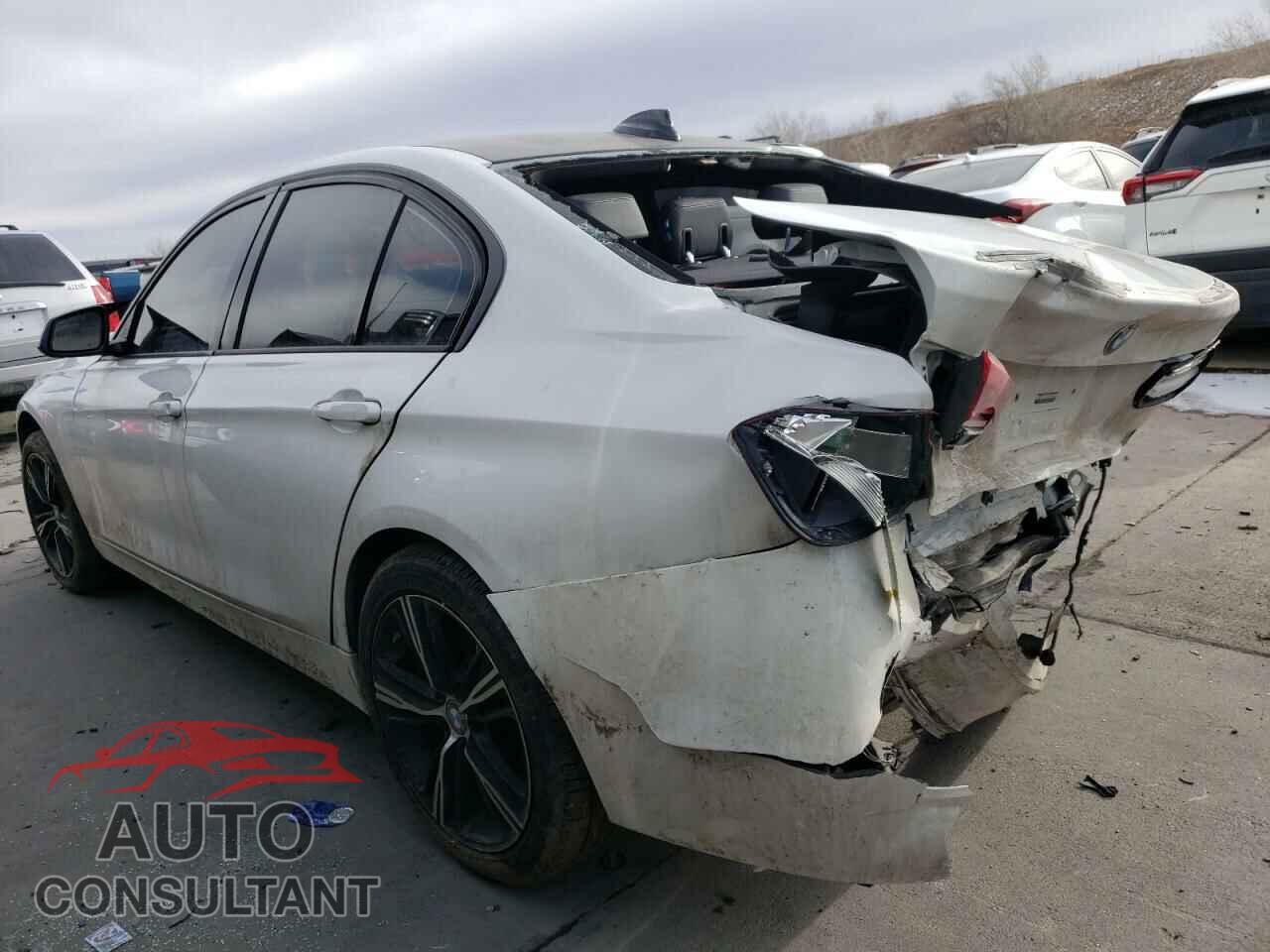 BMW 3 SERIES 2016 - WBA8E3G51GNU01610