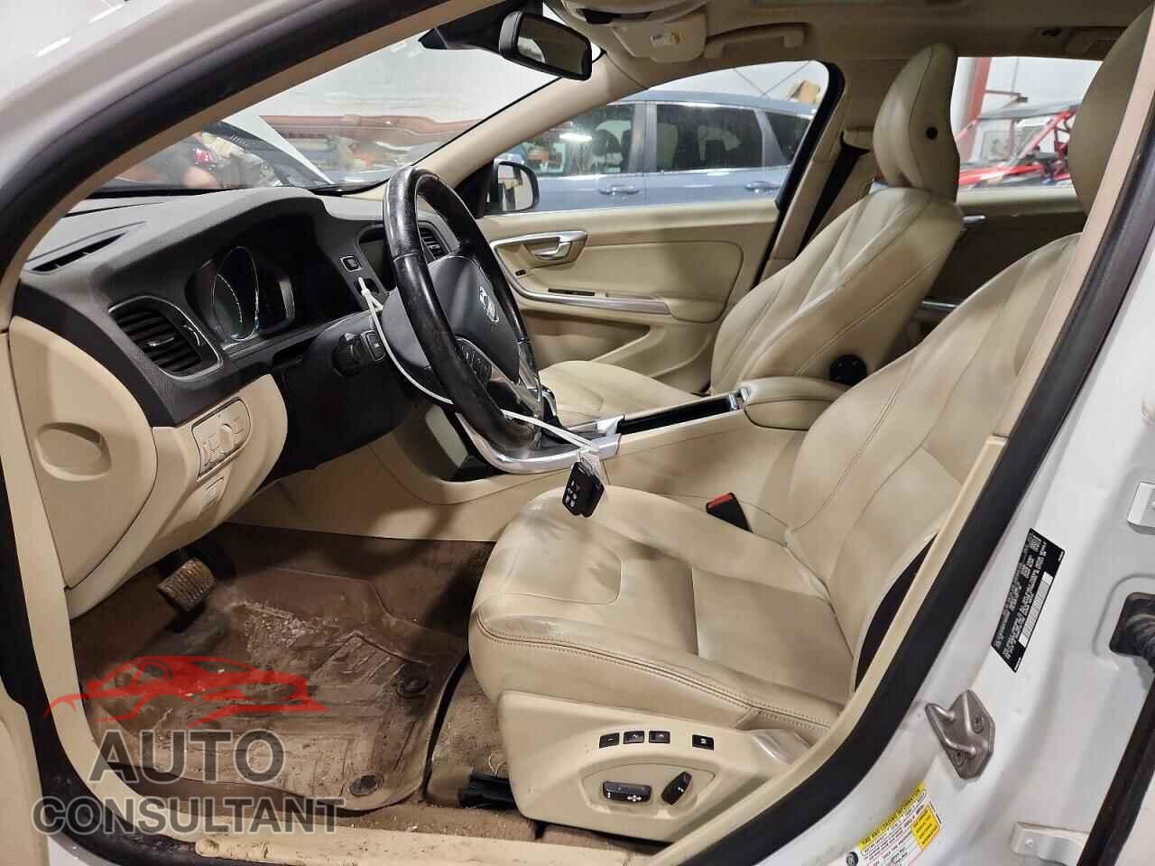 VOLVO V60 2015 - YV1612SB7F1205992