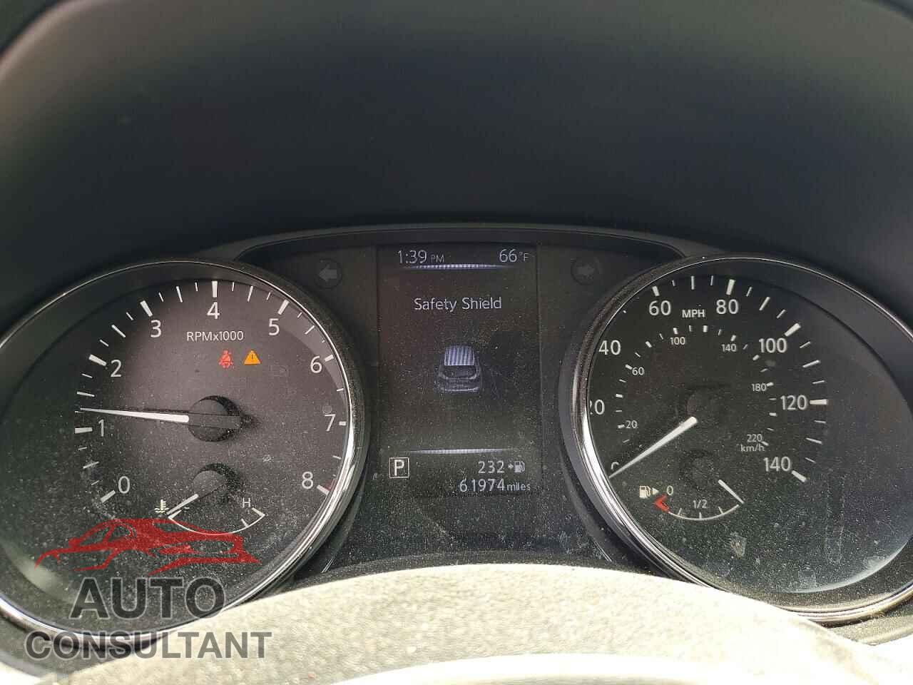 NISSAN ROGUE 2018 - JN1BJ1CR8JW263473